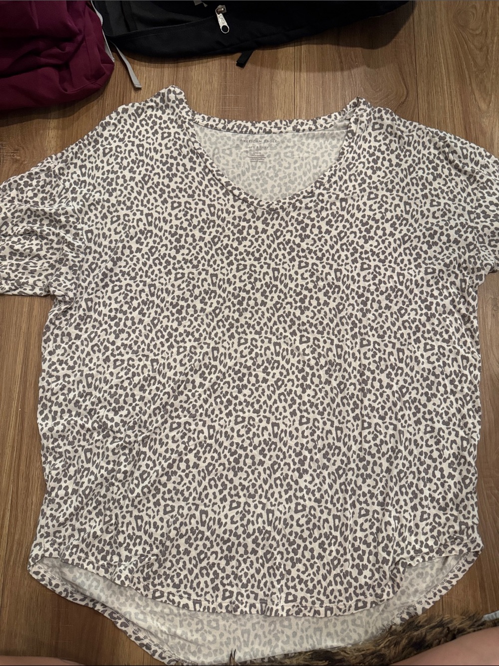 American Eagle Outfitters Women's V-Neck Leopard Tee - White & Gray